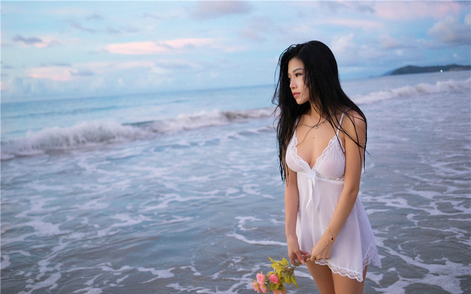 情趣内衣美女本能Luvian沙滩海边性感写真