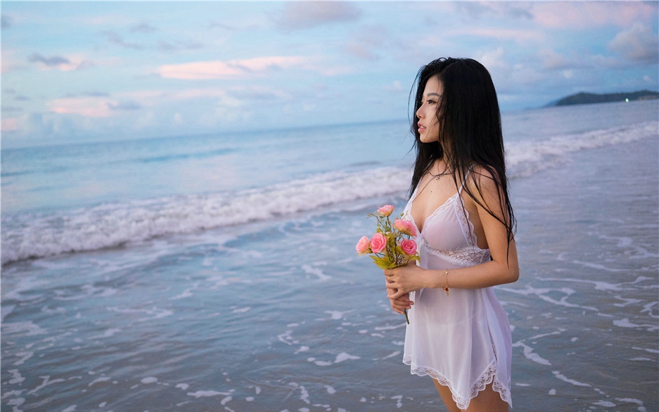 情趣内衣美女本能Luvian沙滩海边性感写真