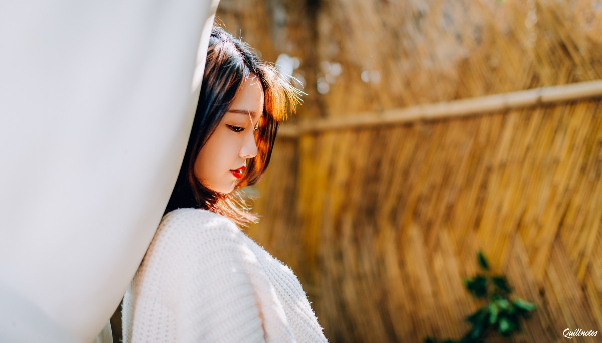 短发气质红唇小妹清新阳光动人写真