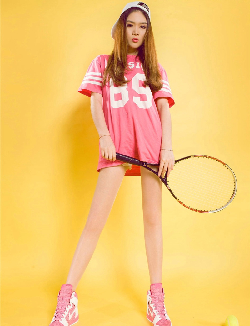 网球运动美女允儿美腿诱惑高挑写真