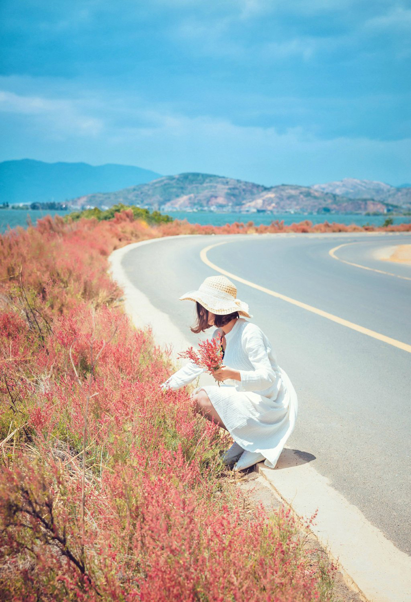 草帽女孩大理旅拍悠闲自在