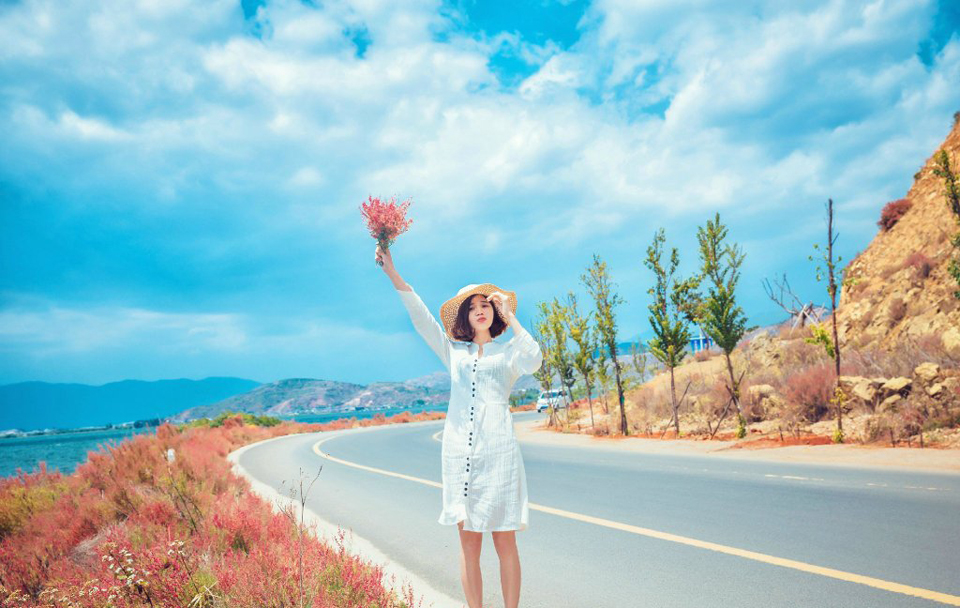 草帽女孩大理旅拍悠闲自在