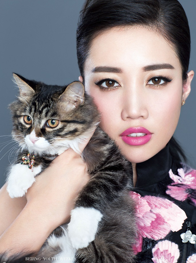 A-Lin与猫咪的猩红动人写真