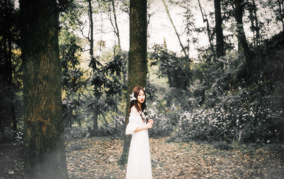 清新少女丛林意境写真清纯可人