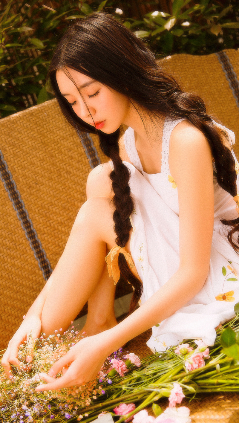 双马尾清秀少女纯色清新写真