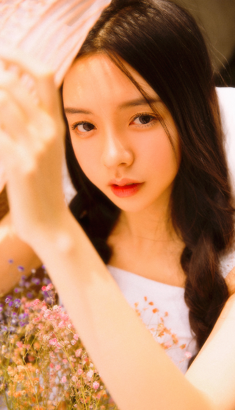 双马尾清秀少女纯色清新写真