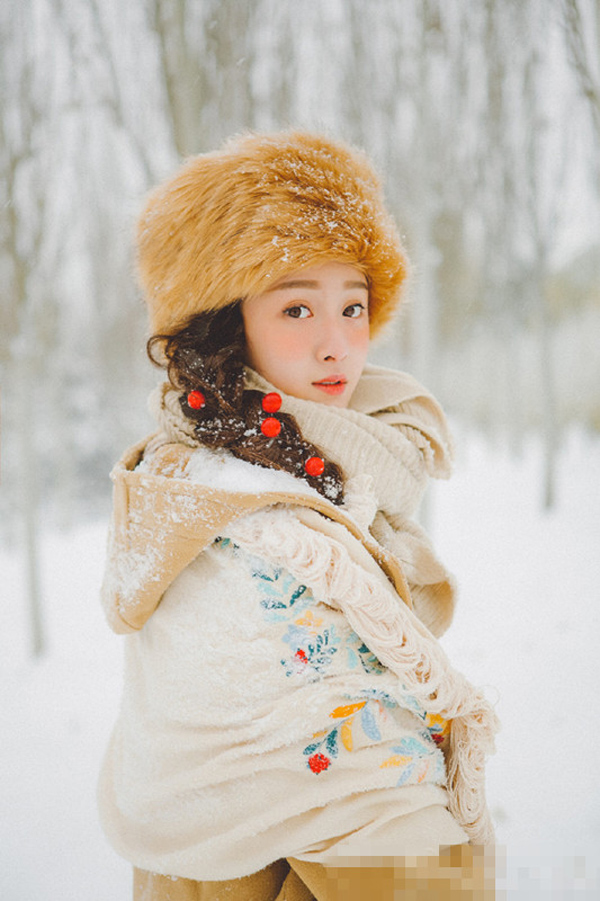 北影女神王子璇晒雪中写真天真丽质似画中人