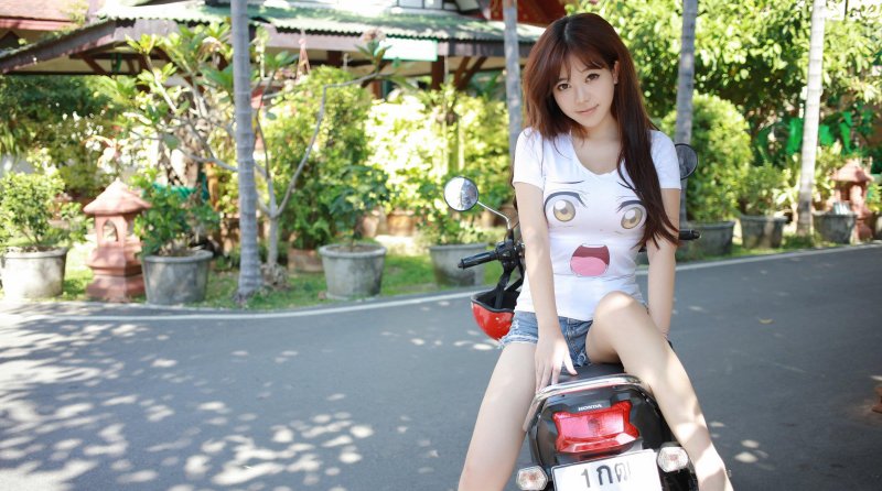 气质美女刘飞儿Faye热裤美腿写真