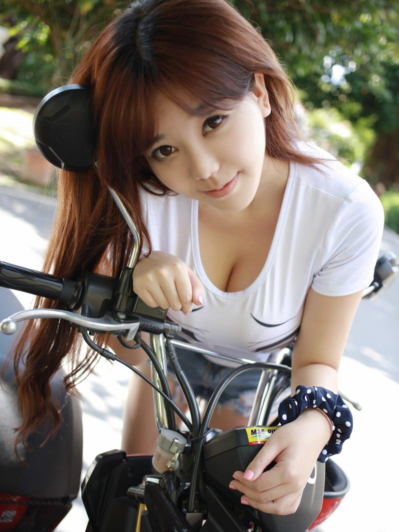 气质美女刘飞儿Faye热裤美腿写真
