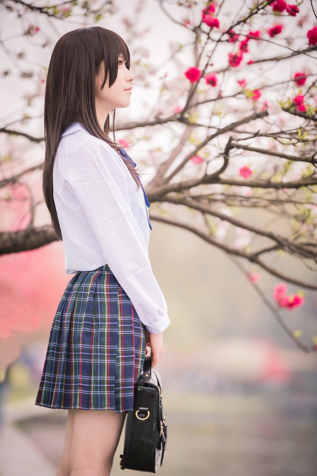 清纯制服美少女花开季节的甜美温馨写真