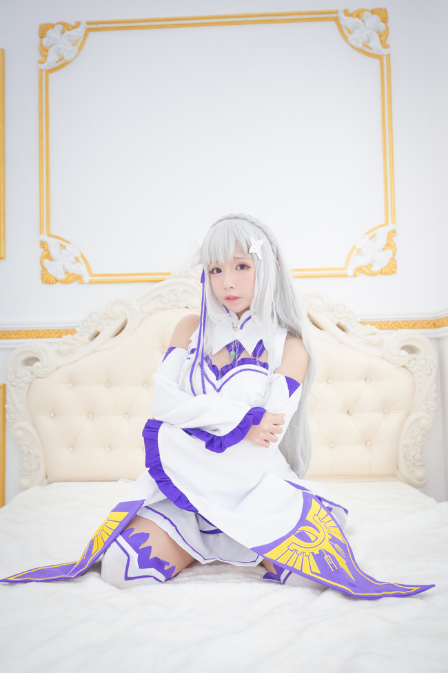 异世界生活清纯美女cosplay纯白艾米莉娅写真