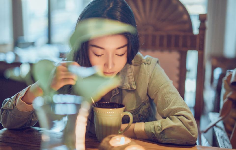 都市少女休闲下午茶唯美写真