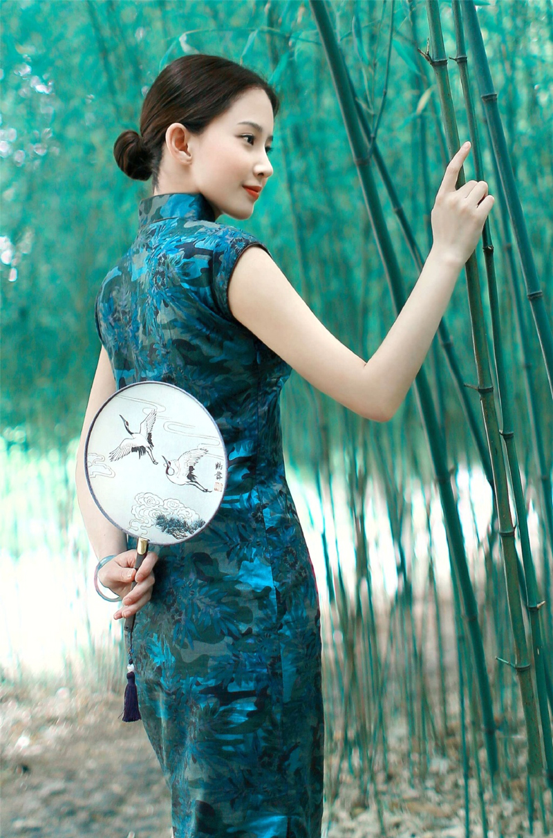 气质旗袍少女竹林优雅意境写真照
