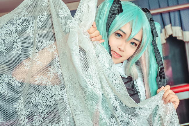 初音未来清纯女仆装cosplay俏皮可人