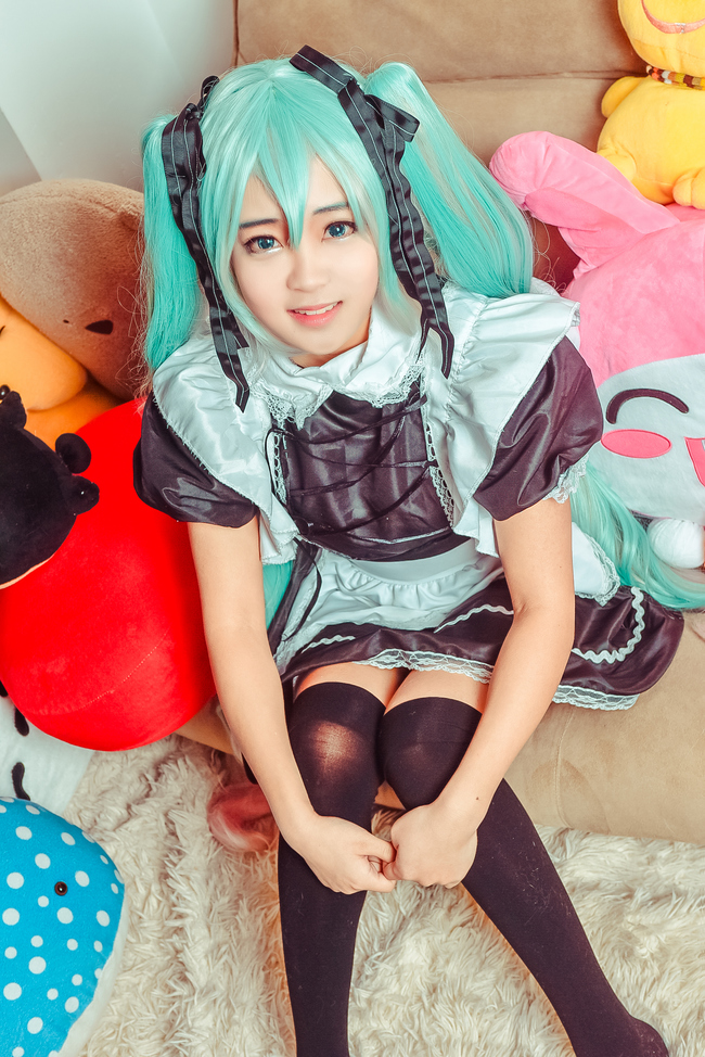 初音未来清纯女仆装cosplay俏皮可人