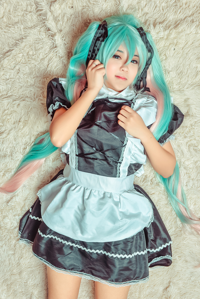 初音未来清纯女仆装cosplay俏皮可人