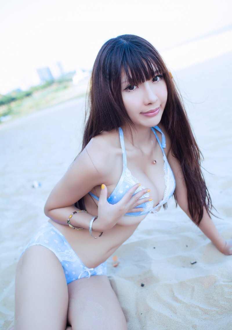 妖娆美女晓茜sunny胸器逼人写真