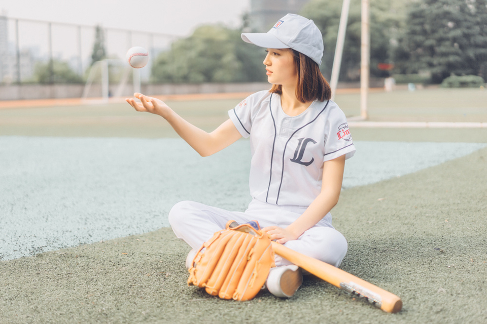 棒球少女可爱写真清新可人