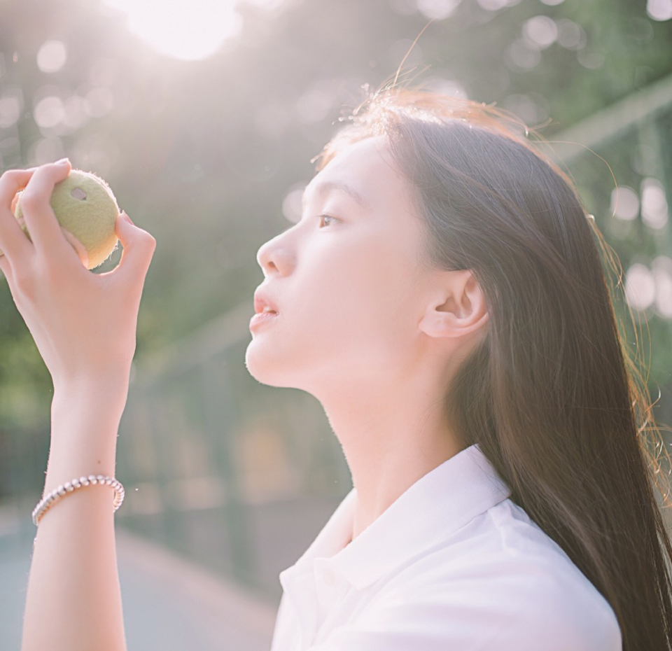 粉嫩少女网球场清新写真青春动人