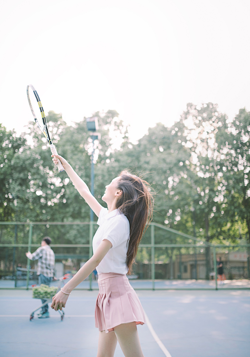 粉嫩少女网球场清新写真青春动人