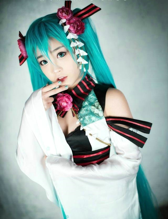 精致美女初音COS美腿酥胸清纯诱惑写真