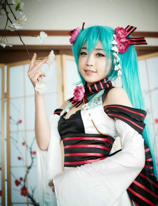精致美女初音COS美腿酥胸清纯诱惑写真