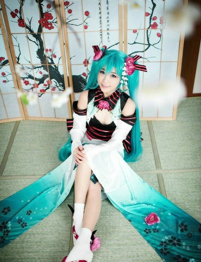 精致美女初音COS美腿酥胸清纯诱惑写真
