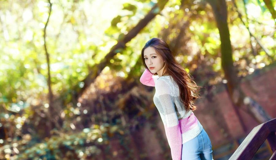 清新恬静长发美女初秋时节安静写真