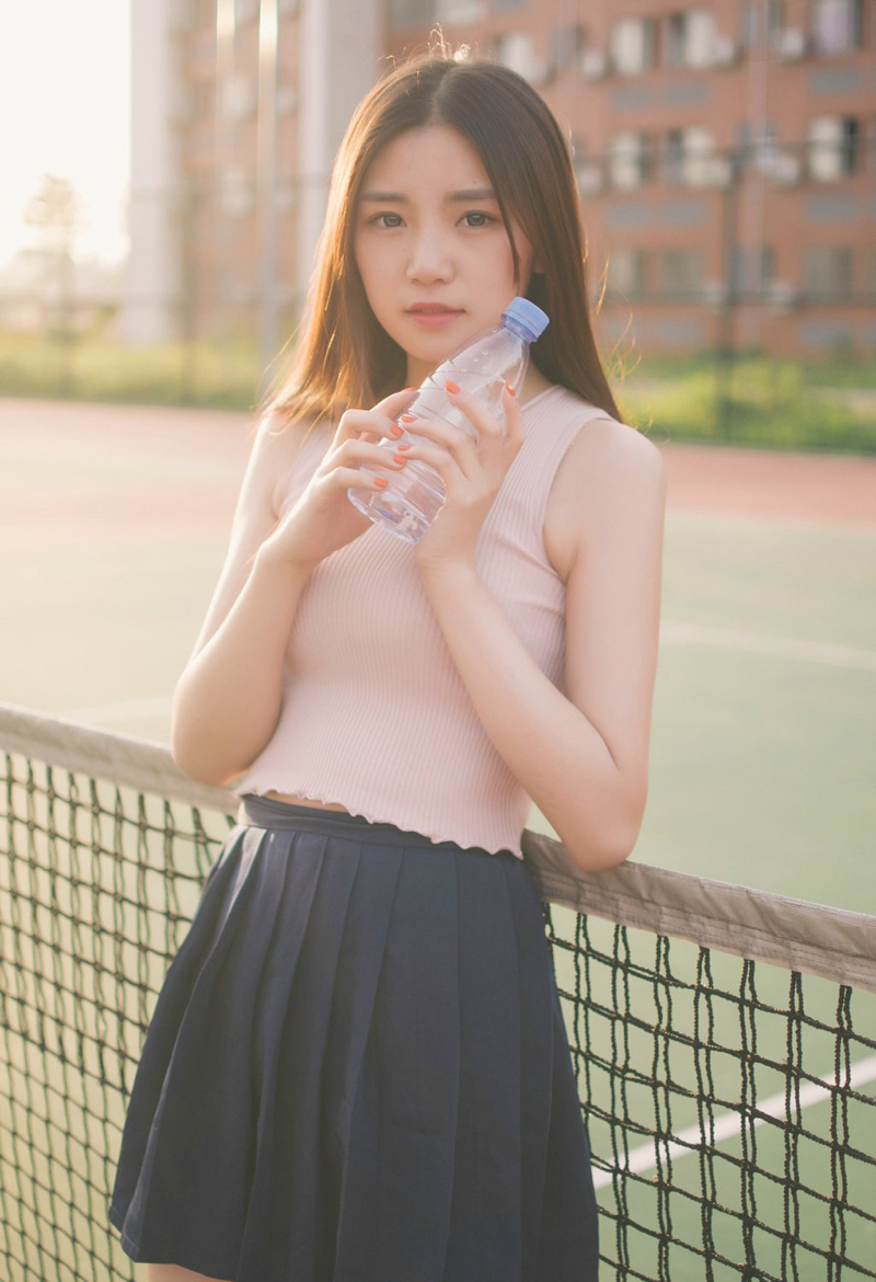 长发网球少女清纯写真活力四射