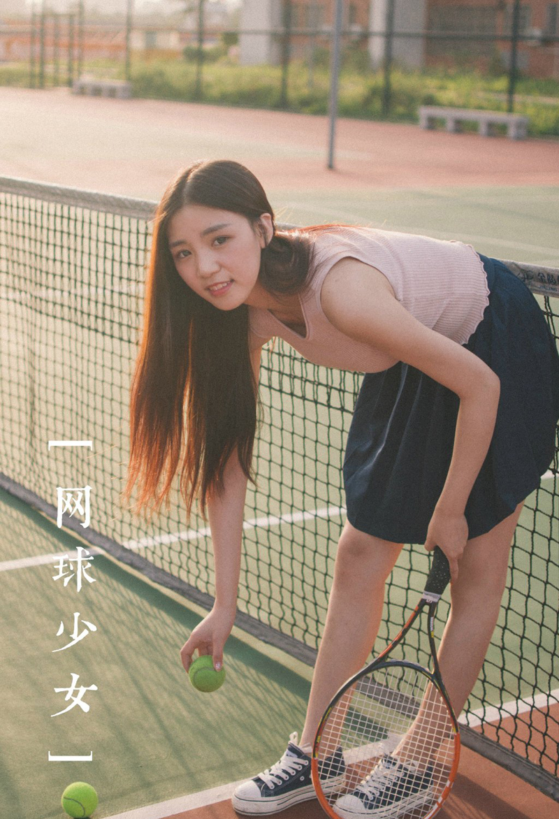 长发网球少女清纯写真活力四射
