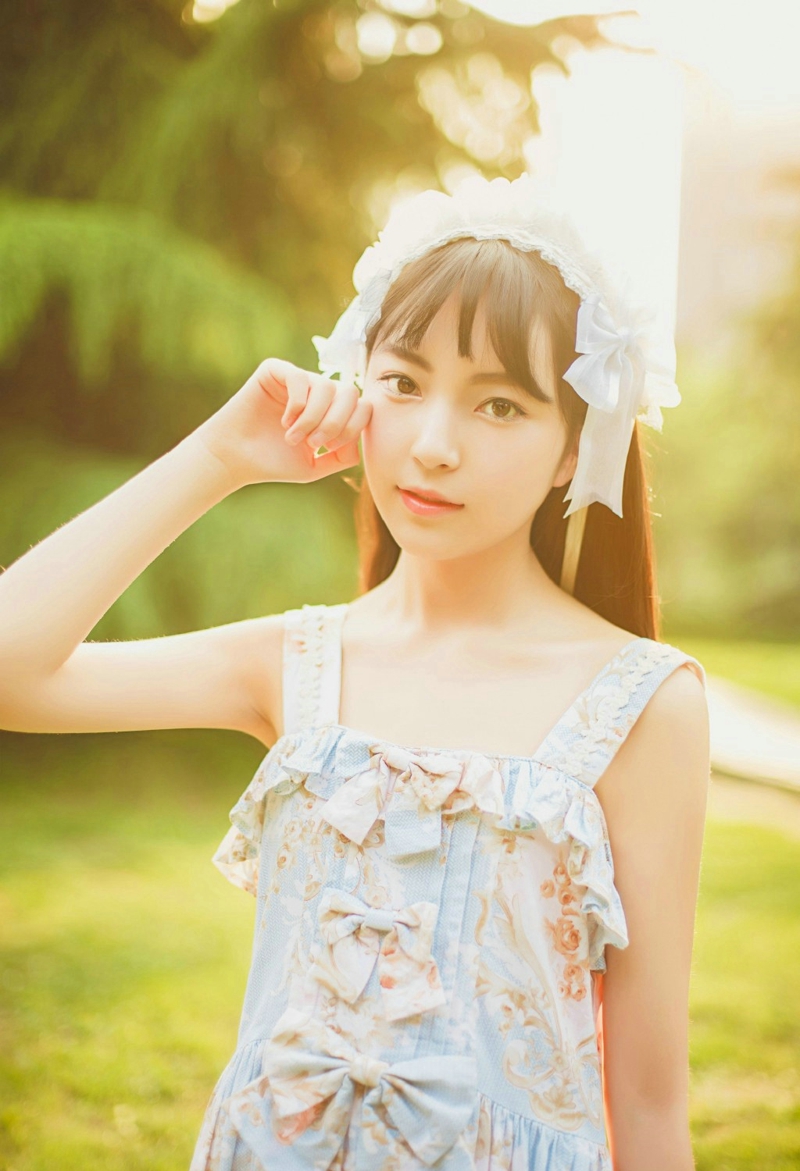 蝴蝶结少女漂亮五官纯真淑女迷人写真