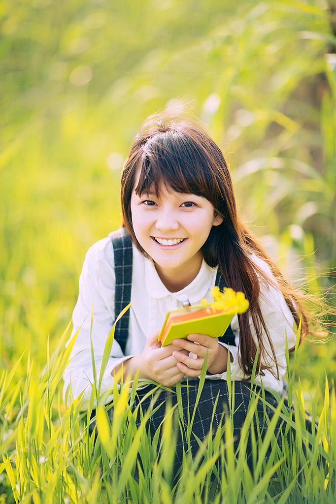 甜美花季少女阳光温馨的午后时光