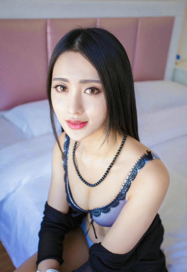 妖娆美女lucky咏丹私房性感内衣写真