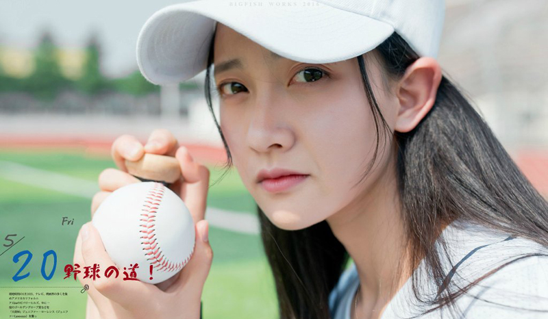 长腿棒球少女赛场英姿飒爽