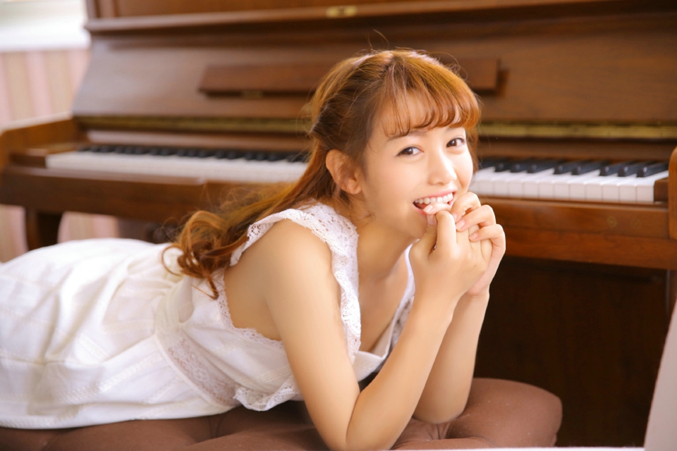甜美大眼少女私房卖萌可爱迷人