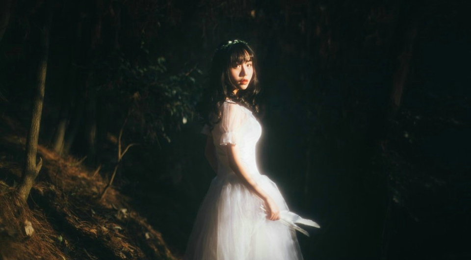丛林深处的童话公主清新白纱唯美写真