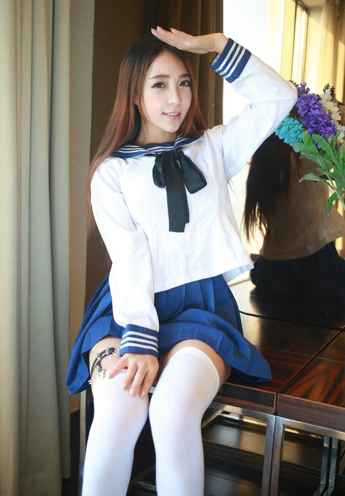 豪乳白皙美女黄歆苑妩媚动人制服诱惑