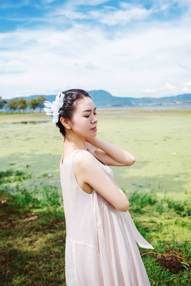 清纯可爱连衣裙萌少女户外迷人小清新写真