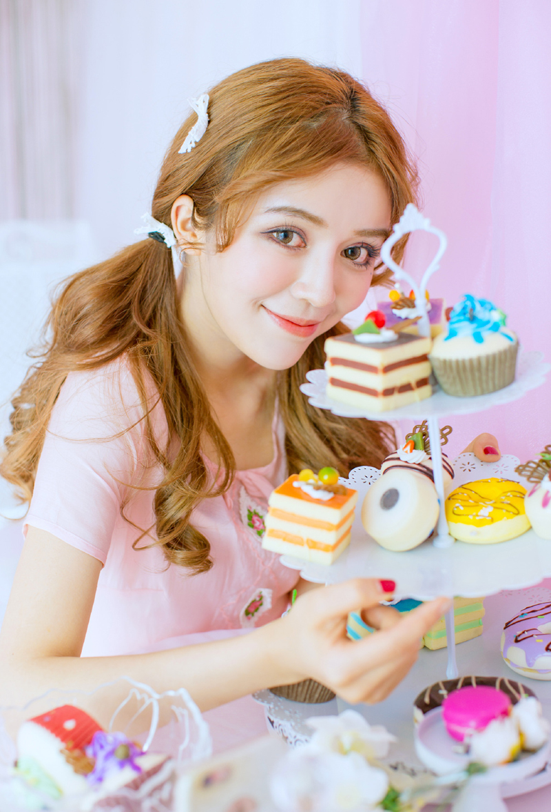 可爱双马尾少女甜点写真文艺清纯