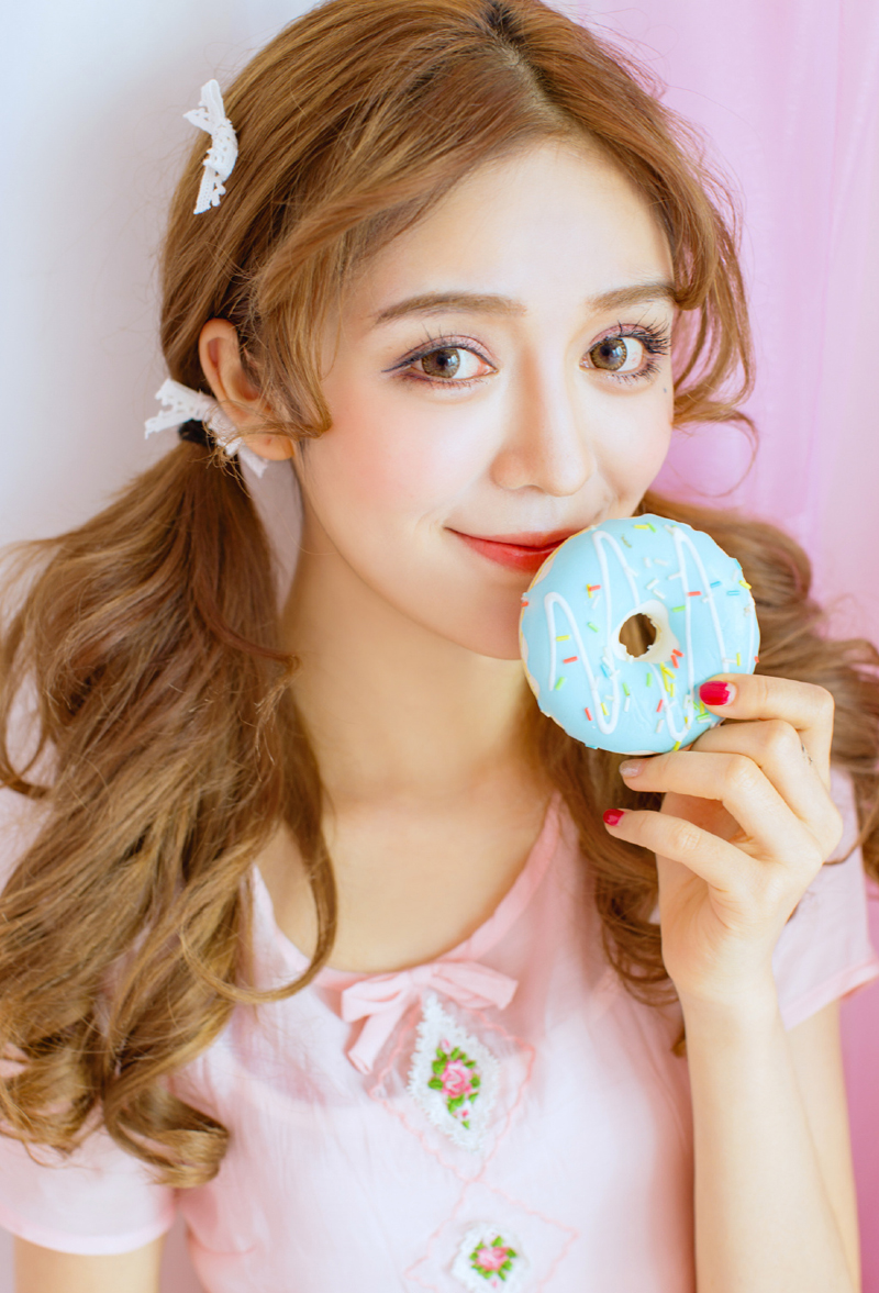 可爱双马尾少女甜点写真文艺清纯