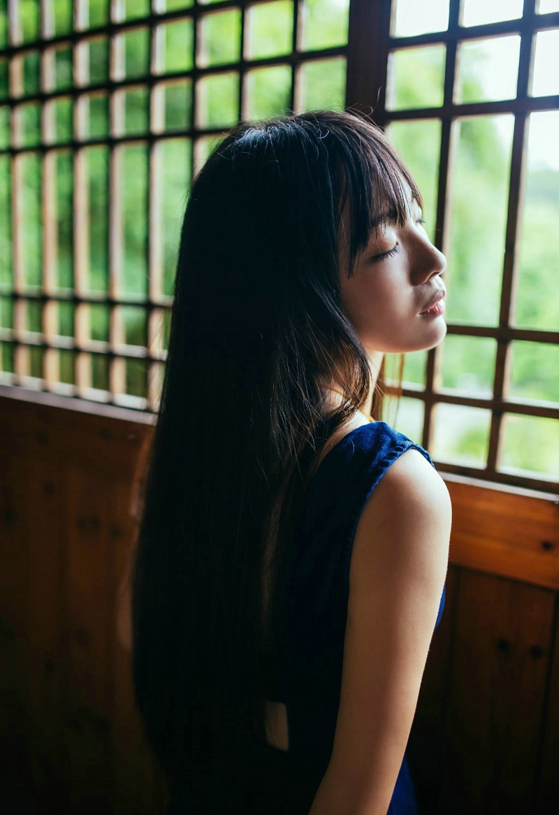长发美女私房寂寥孤独思念写真