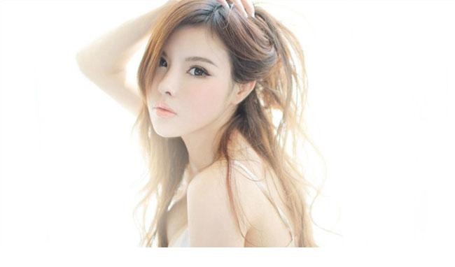 顶级气质美女私房嫩白美胸诱人