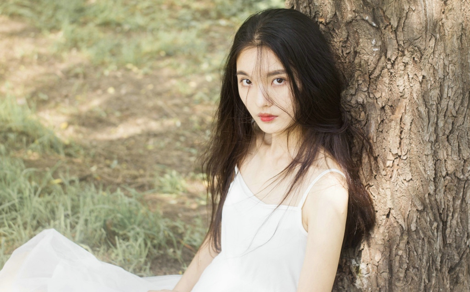 长发女神户外养眼迷人温婉恬静