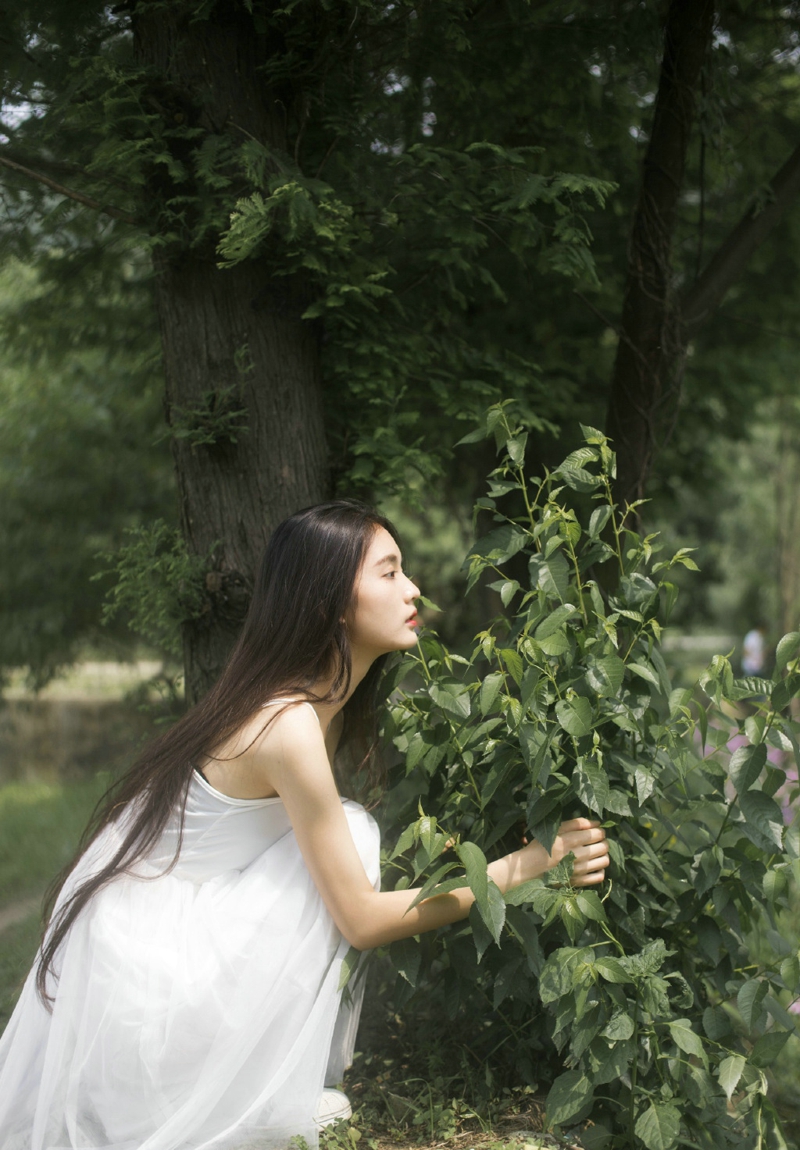 长发女神户外养眼迷人温婉恬静