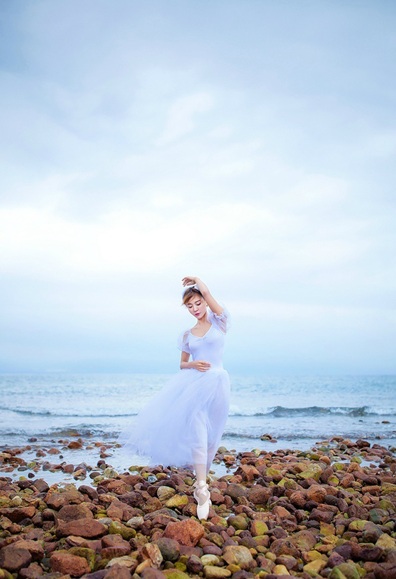 芭蕾少女清新海边唯美写真