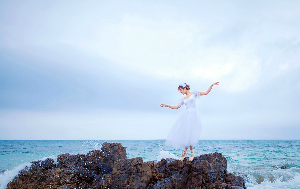 芭蕾少女清新海边唯美写真