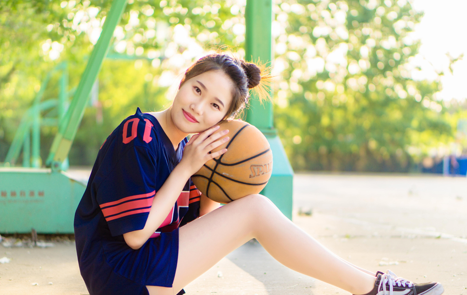 篮球少女清新写真可爱俏皮