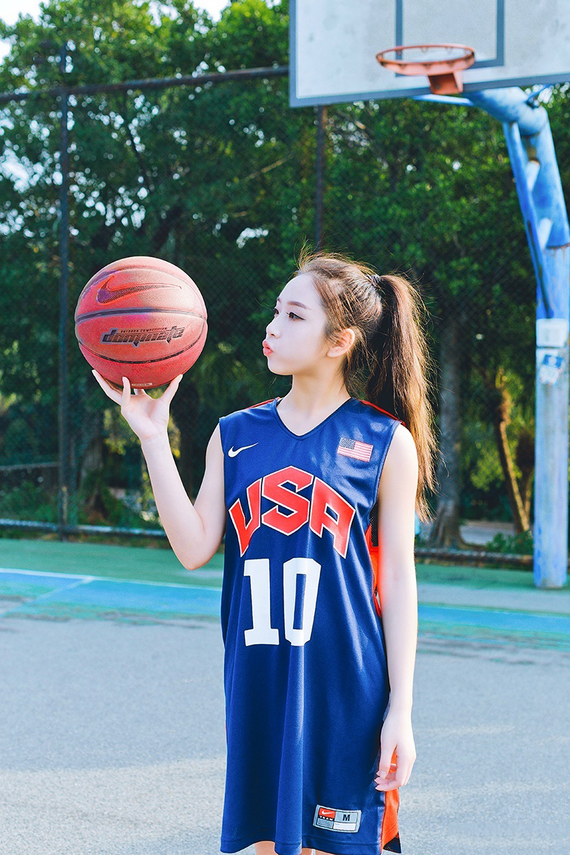 运动女生篮球写真魅力十足