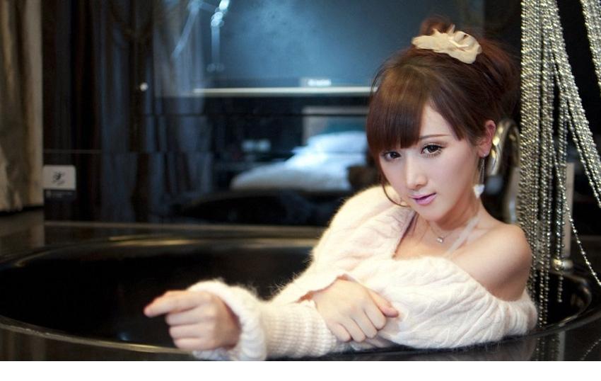 酥胸小美女勾起占有欲有木有