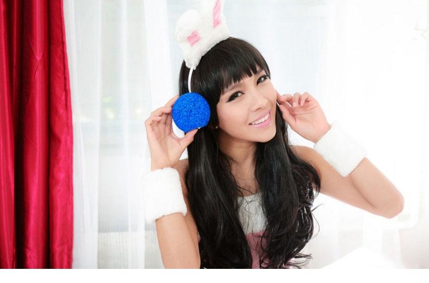 粉红兔女郎私房床照美腿诱惑